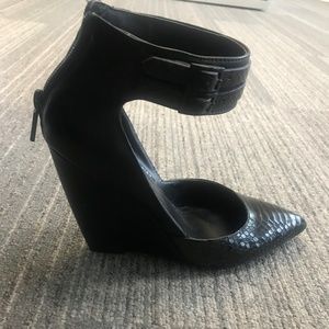 Pour Le Victoire Wedge Snakeskin Pumps